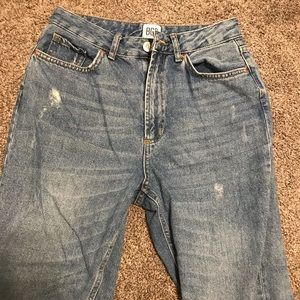BDG LIGHT WASH MOM JEANS